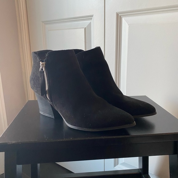 Qupid Brand (Nava) Booties. Size 6. Black synthetic sued. Outer zip. - Picture 1 of 7